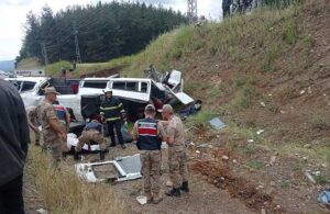 Gaziantep’te TIR ve yolcu minibüsü çarpıştı: Sekiz kişi hayatını kaybetti