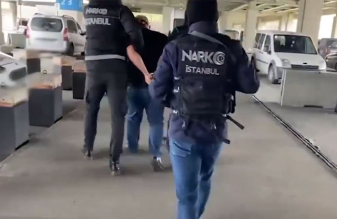 Interpol’ün kırmızı bültenle aradığı iki isim İstanbul’da yakalandı