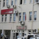 Adliyede ‘tuvalet’ kavgası: Başsavcı avukatı polis zoruyla çıkardı