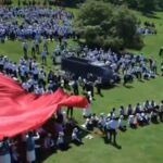 Kırgızistan’da kamyonet milli törene daldı! 29 öğrenci yaralandı