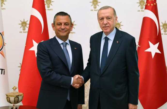 Siyaset Bilimci Tanju Tosun AKP’nin yumuşama politikasındaki 3 önemli stratejiyi açıkladı