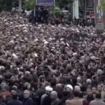 Helikopter kazasında hayatını kaybeden Reisi için Tebriz’de tören! Binlerce kişi katıldı
