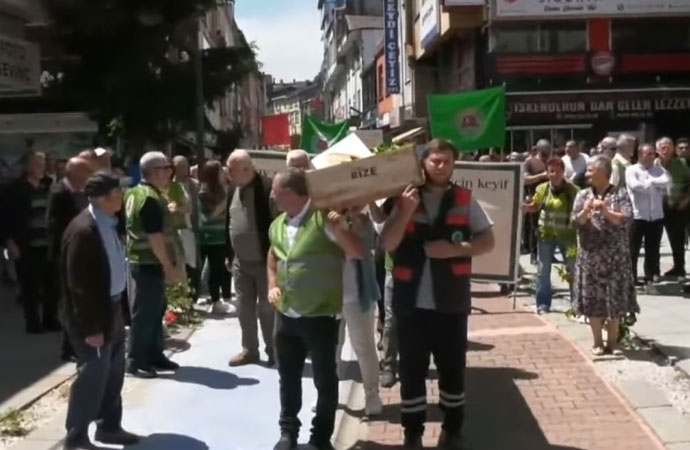 Protestolar sürüyor… Rize’de çaya cenaze töreni düzenlendi