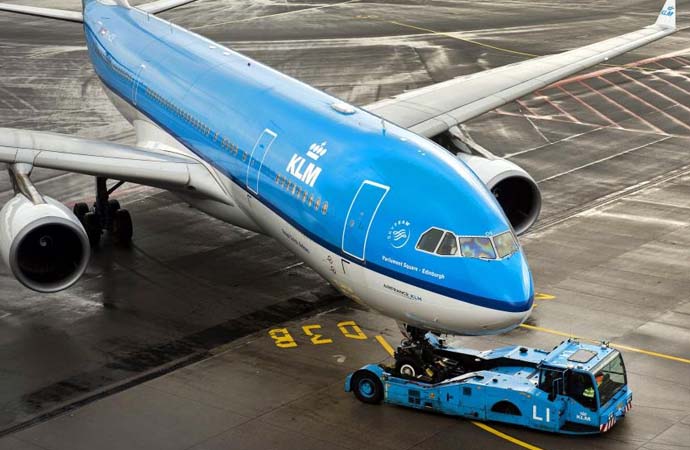 Havalimanında korkunç olay! Yolcu uçağının motoruna kapılan kişi hayatını kaybetti