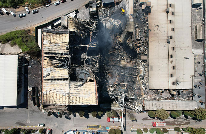 Tuzla’da yangında küle dönen fabrika havadan görüntülendi, yıkım ortaya çıktı