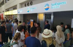 Antalya Havalimanı’nda seferler iptal edildi yolcular havayolu şirketinin ofisini bastı