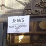 Kapısına ‘Yahudiler giremez’ yazan kitapçı kapandı