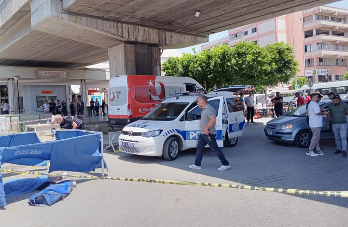 Adana’da araç tarandı! 1 ölü 2 yaralı