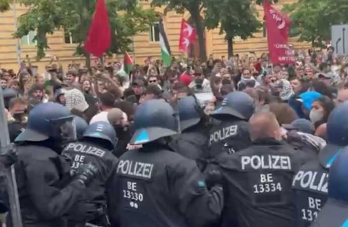 Berlin’de düzenlenen Filistin eylemine polis müdahalesi! Çok sayıda gözaltı