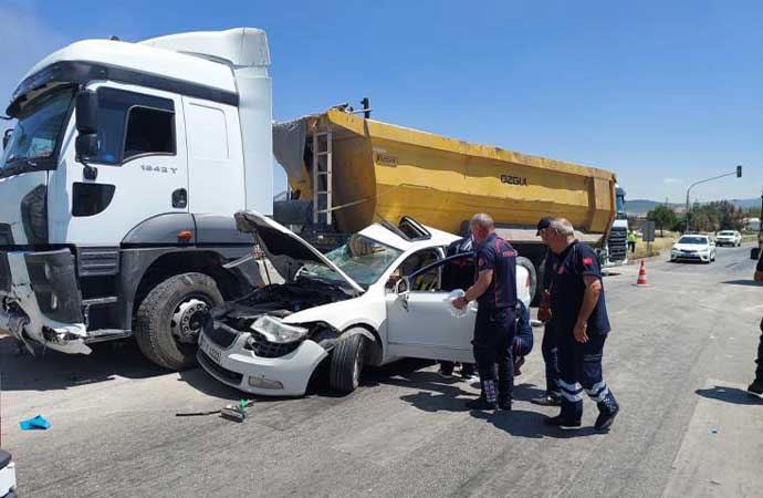 Kahramanmaraş’ta otomobil ile kamyon çarpıştı: Bir ölü, bir yaralı