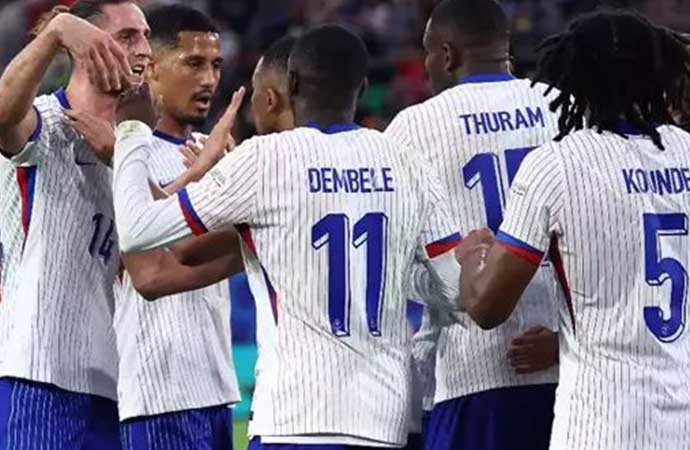Fransa 3 puanı tek golle kazandı
