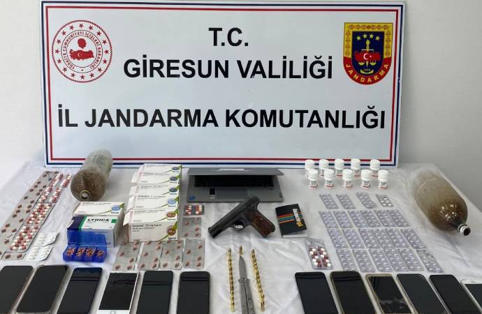 İki kamu görevlisi ‘uyuşturucu ticareti’nden tutuklandı