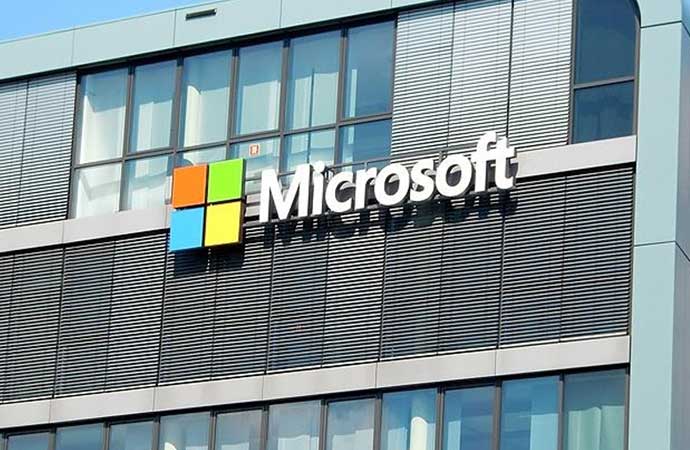 Yazılım krizinin yaşandığı Microsoft, işletim sistemi Windows 11'in ön izleme sürümünde yer alan sistem paneli güncellemesini geçici olarak durdurdu.