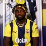 Fenerbahçe’nin yeni transferi Saint-Maximin’den Galatasaray taraftarına fotoğraflı yanıt