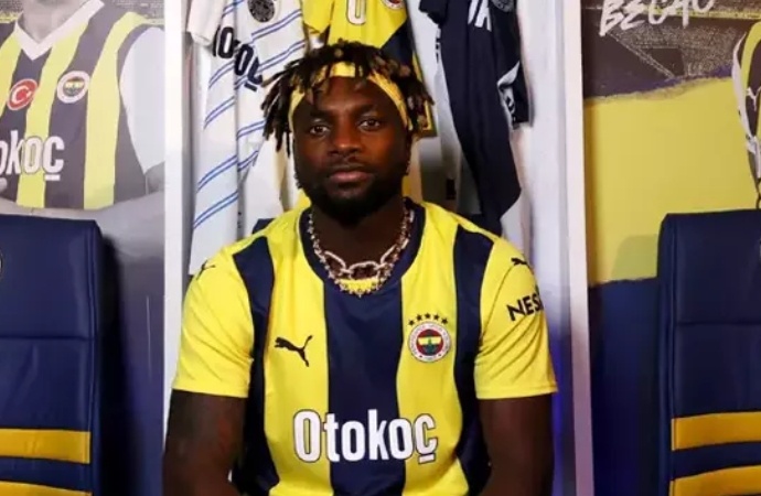 Fenerbahçe’nin yeni transferi Saint-Maximin’den Galatasaray taraftarına fotoğraflı yanıt