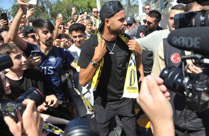 Youssef En-Nesyri İstanbul’da, taraftardan çoşkulu karşılama