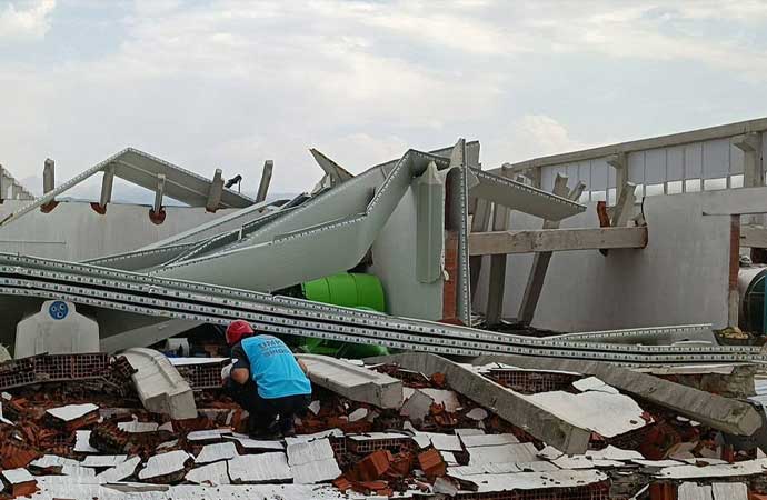 Bingöl’de inşaat halindeki ahır çöktü! Bir işçi hayatını kaybetti, biri yaralı