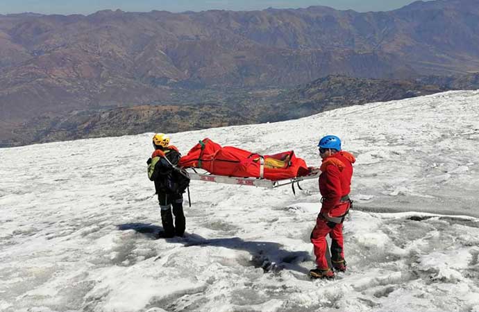 Buzlar eridi 22 yıl önce kaybolan dağcının mumyası ortaya çıktı
