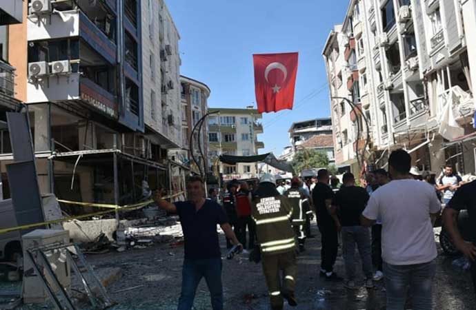 İzmir’de beş kişinin öldüğü patlama sonrası iki tutuklama