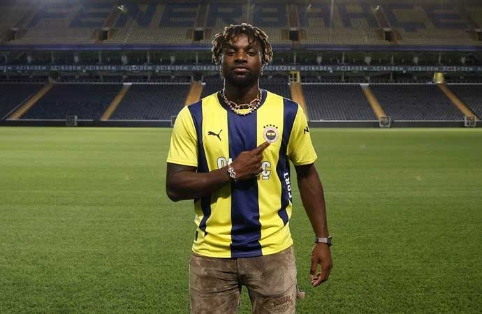 Fenerbahçe’nin Suudi Arabistan ekibi Al Ahli’den transfer ettiği Allan Saint-Maximin, sakatlığı nedeniyle bugünkü idmanda yer almadı.