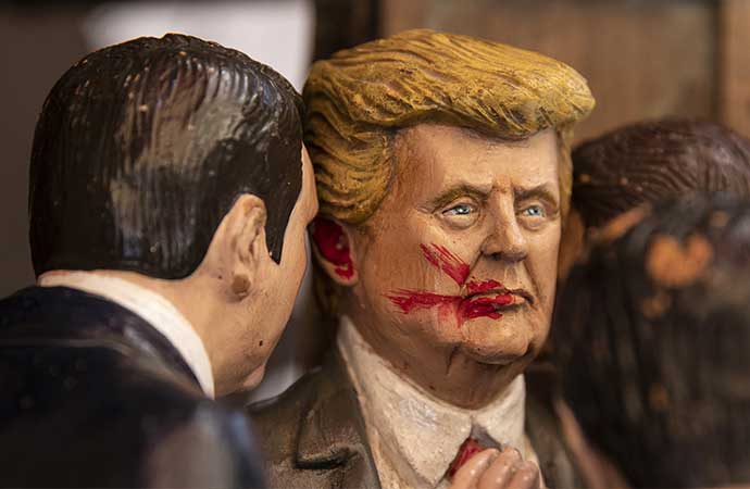 Trump, suikast, heykelcik