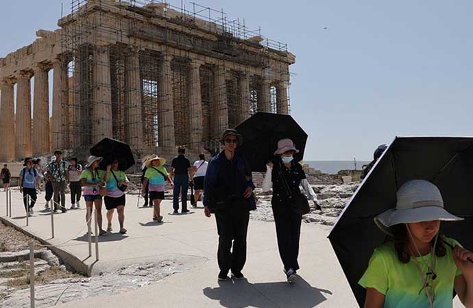 Aşırı sıcakların vurduğu Yunanistan’da açık havada çalışmak yasaklandı