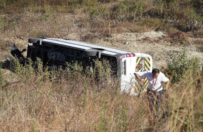 İstanbul Havalimanı’nda çalışan işçileri taşıyan servis şarampole uçtu! 9 yaralı