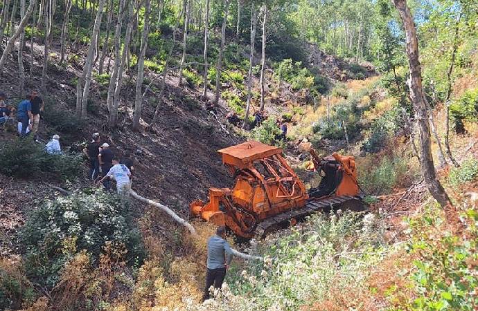 Sivas’ta orman yangınına giden dozer devrildi! 1 ölü