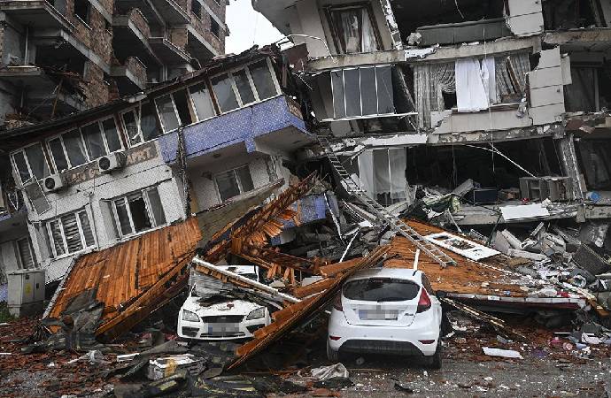 6 Şubat depremlerinin üzerinden 18 ay geçti! Depremzedeler sağlık hakkına erişemiyor