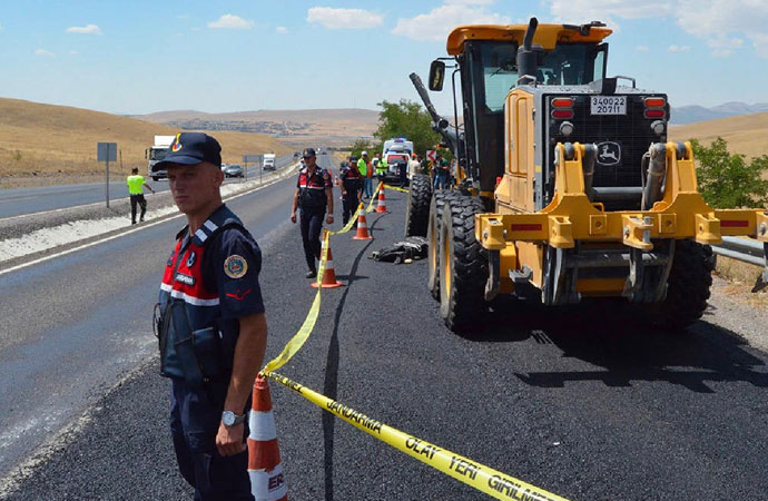 Aksaray’da iş cinayeti! Asfalt çalışmasında greyderin altında kalan işçi hayatını kaybetti