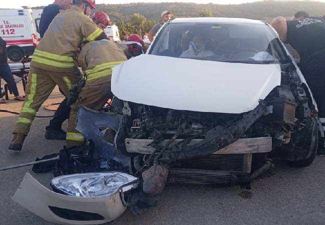 Bursa’da can pazarı! Otomobiller çarpıştı, çok sayıda yaralı!