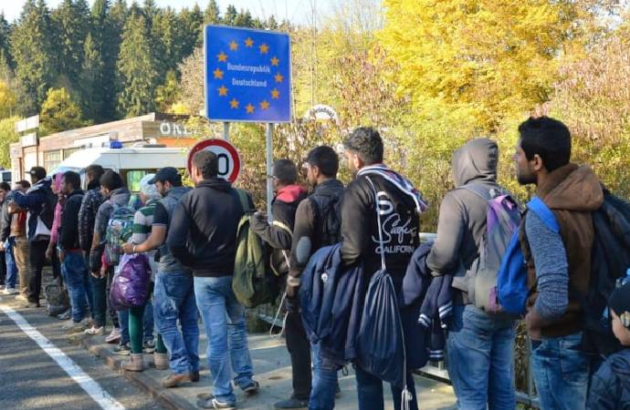 Avrupa’da Türk ilticacı krizi: Ülkeler kapılarını kapattı!