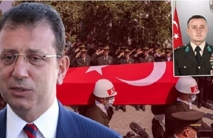 Ekrem İmamoğlu şehit olan akrabasının mezarında Kuran okudu!