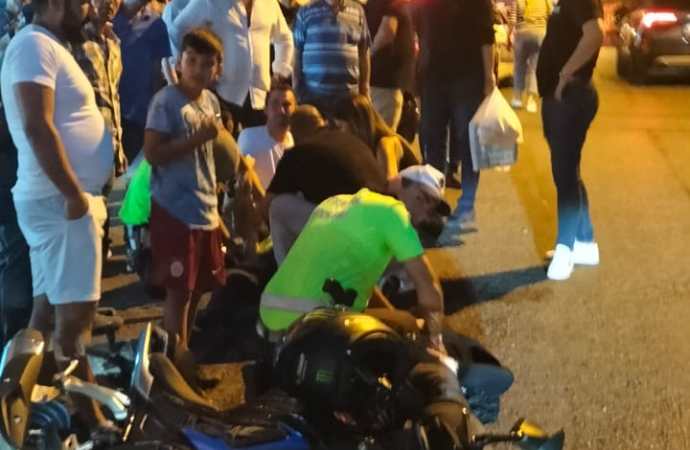 Polisten kaçmaya çalışan motosikletli polise çarptı