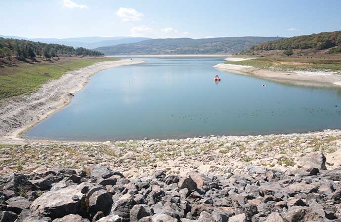 Bolu’da Gölköy baraj gölünde dört aylık su kaldı