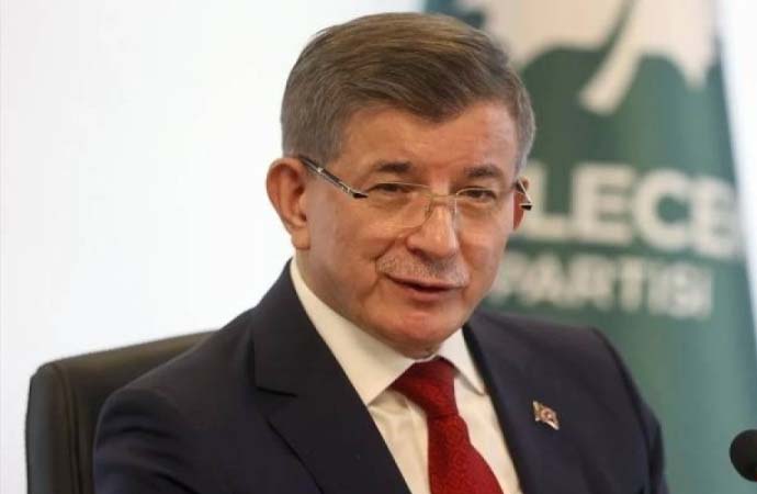 Ahmet Davutoğlu: Görevde olsaydım uçağa biner Beyrut’a inerdim!